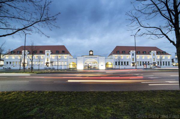 P90212631_highRes_the-new-bmw-group-cl