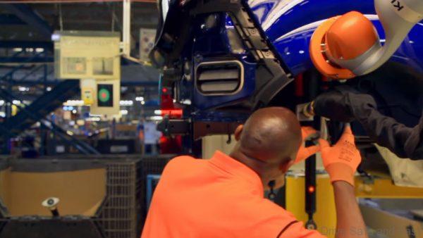 New collaborative robots, also known as co-bots, are first being used to help workers fit shock absorbers to Fiesta cars, a task that requires pinpoint accuracy, strength, and a high level of dexterity. Employees work hand-in-hand with the robots to ensure a perfect fit every time.