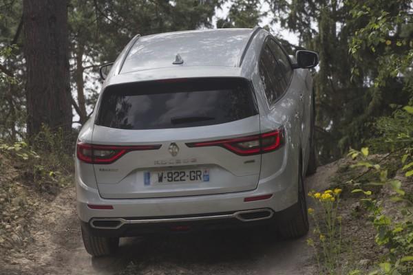 All-new Renault Koleos_uphill on location