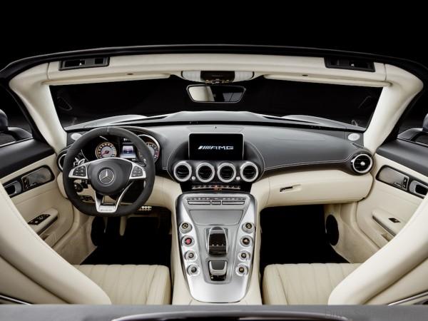 AMG GT C Roadster (R 190), 2016; Exterieur: designo selenitgrau magno; Interieur: Leder Nappa Exklusiv macchiatobeige ;Kraftstoffverbrauch kombiniert: 11,4 l/100 km, CO2-Emissionen kombiniert: 259 g/km AMG GT C Roadster (R 190), 2016; exterior: designo selenit grey magno; interior:Nappa leather exclusive macchiato beige; fuel consumption, combined: 11.4 l/100 km; combined CO2 emissions: 259 g/km
