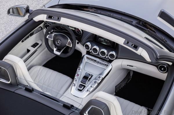 AMG GT C Roadster (R 190), 2016; Exterieur: designo selenitgrau magno; Interieur: Leder Nappa Exklusiv macchiatobeige ;Kraftstoffverbrauch kombiniert: 11,4 l/100 km, CO2-Emissionen kombiniert: 259 g/km AMG GT C Roadster (R 190), 2016; exterior: designo selenit grey magno; interior:Nappa leather exclusive macchiato beige; fuel consumption, combined: 11.4 l/100 km; combined CO2 emissions: 259 g/km