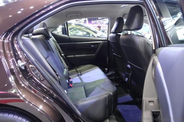 toyota-corolla-altis-innova-11