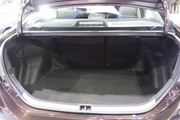 toyota-corolla-altis-innova-17