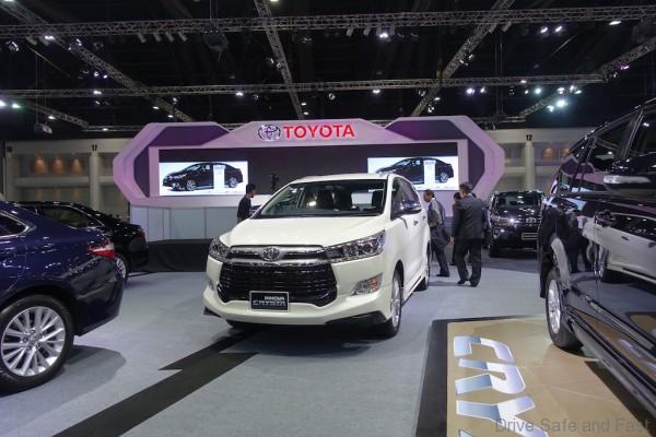 toyota-corolla-altis-innova-18