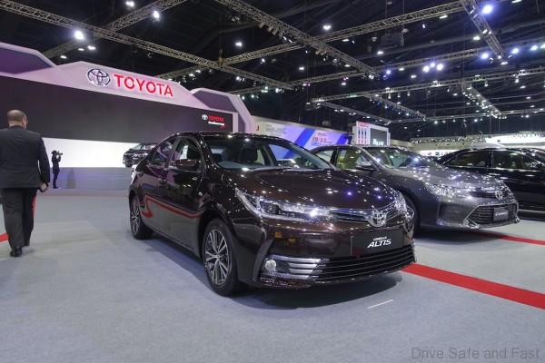 toyota-corolla-altis-innova-2