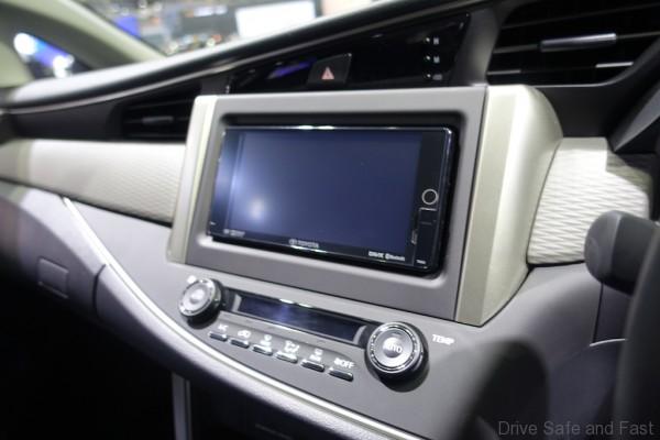 toyota-corolla-altis-innova-22