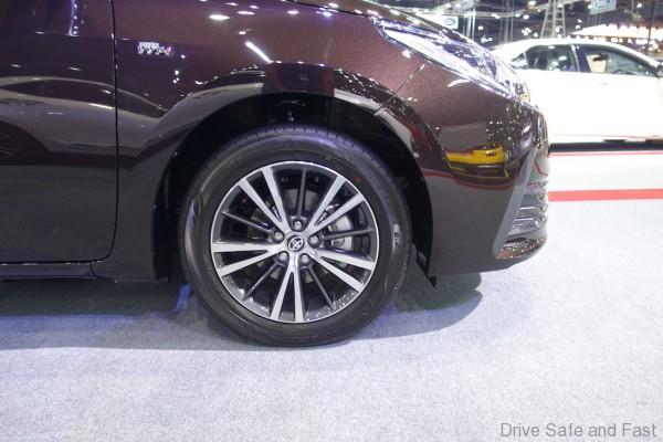 toyota-corolla-altis-innova-3