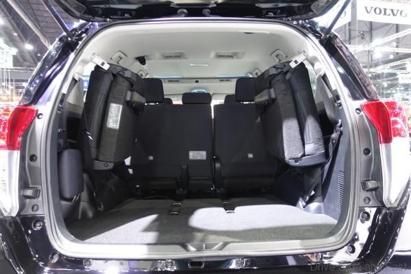 toyota-corolla-altis-innova-34