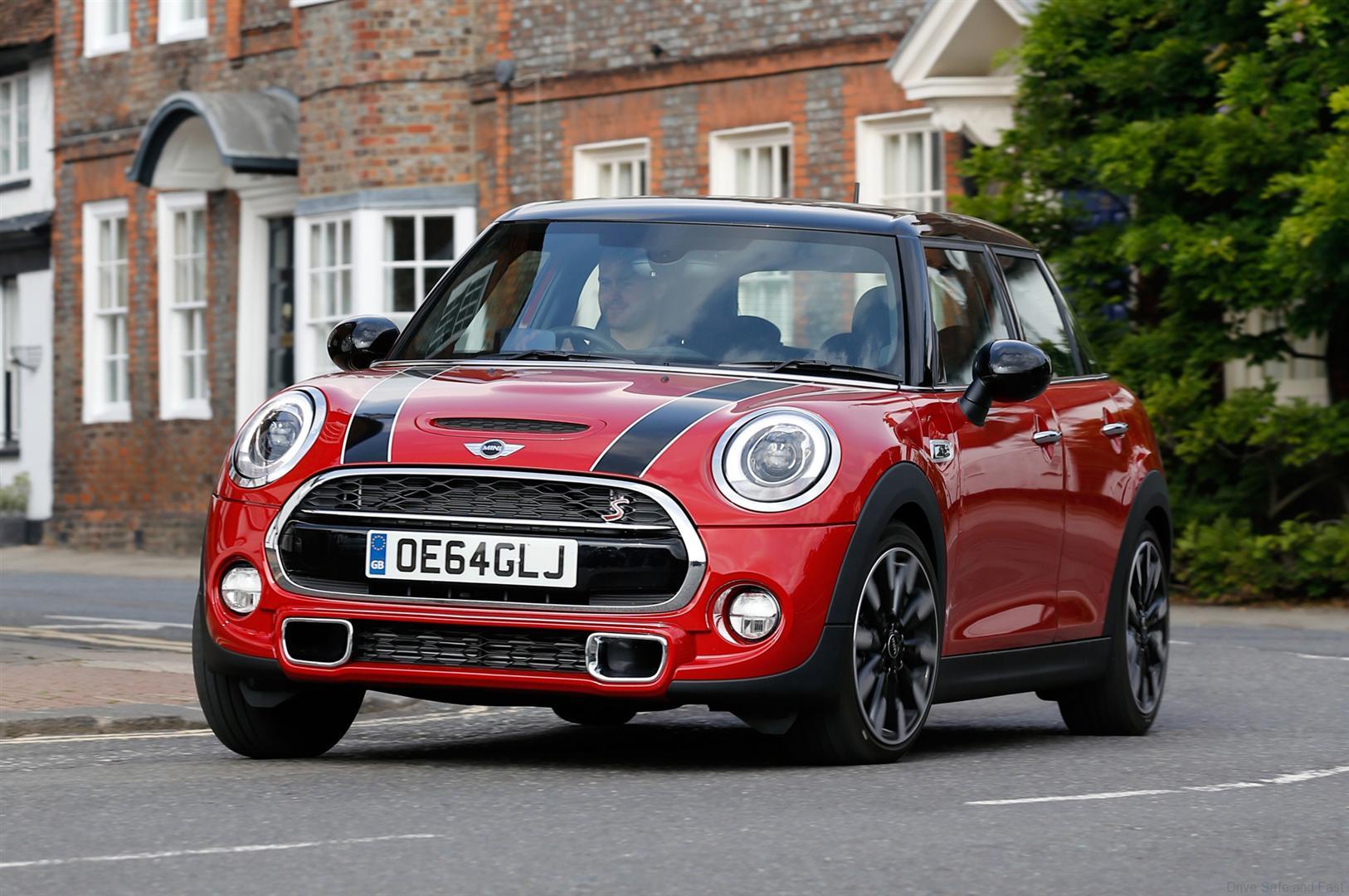 Mini Cooper mild facelift on test Drive Safe and Fast