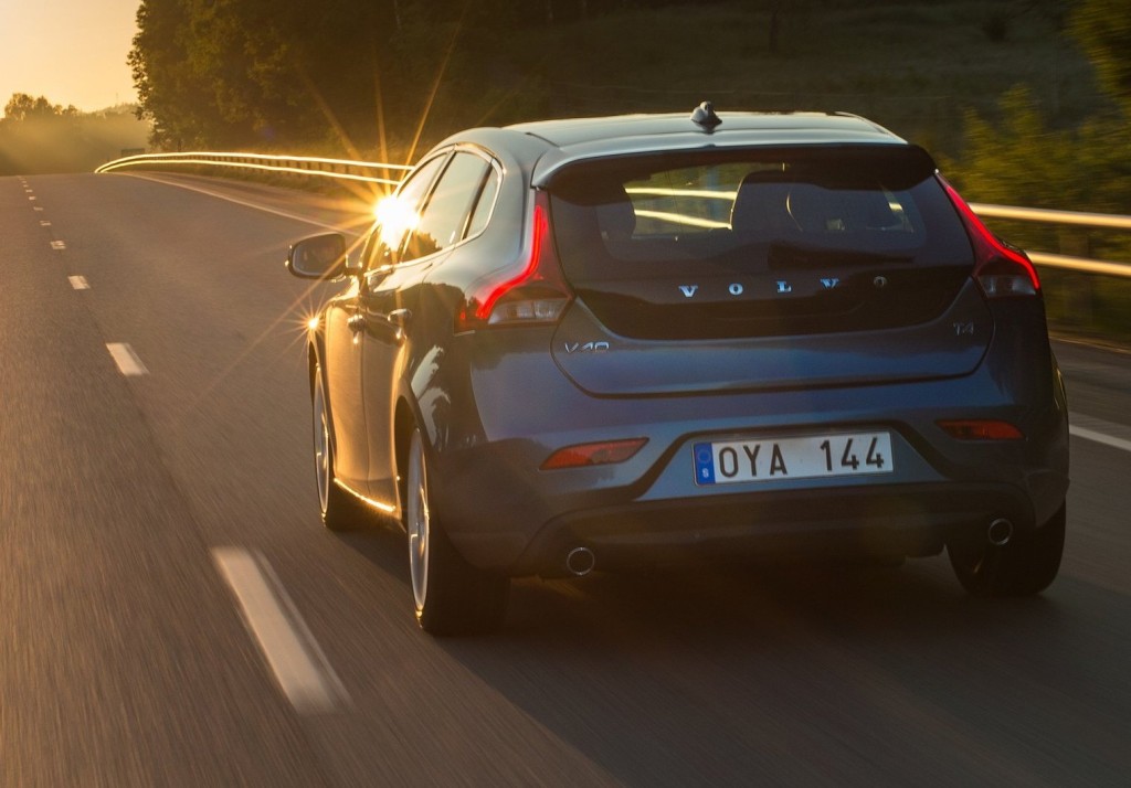Volvo-V40_2013_1600x1200_wallpaper_60