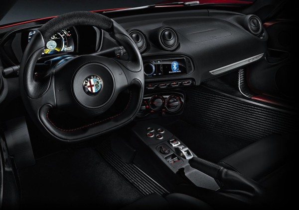 Alfa_Romeo-4C_2014_1600x1200_wallpaper_3c