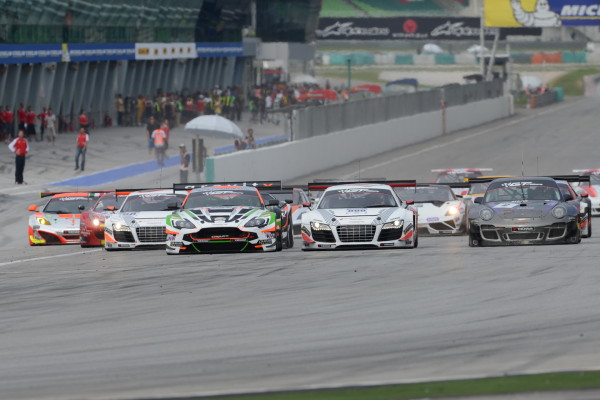 GT Asia Rd7_Sepang_14 Sept 2013_race start
