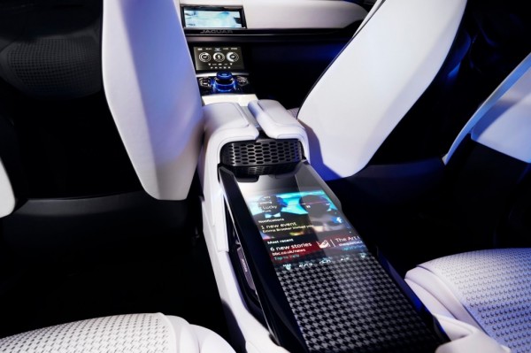 Jaguar-C-X17-Concept-revealed-in-Frankfurt-1130989018