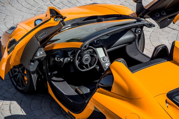 ©McLarenAutomotive www.mclarenautomotive.com dave.eden@mclaren.com www.media.mclarenautomotive.com www.facebook.com/mclarenautomotive