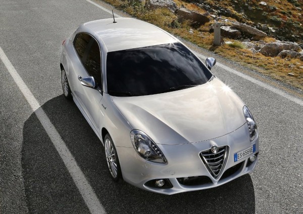 Alfa_Romeo-Giulietta_2014_1600x1200_wallpaper_01