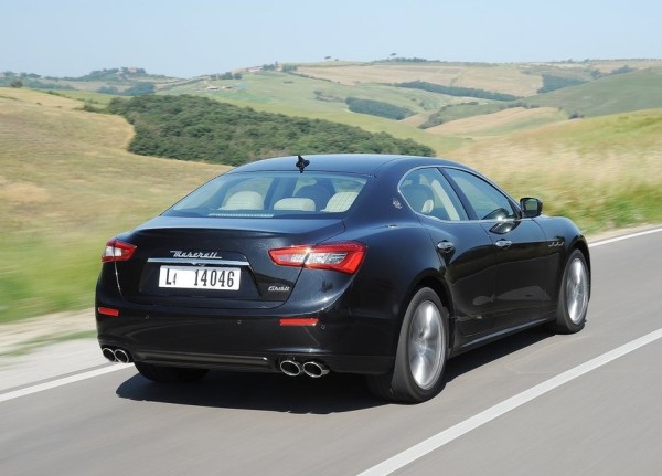 Maserati-Ghibli_2014_1024x768_wallpaper_51