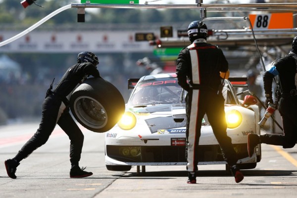 Porsche 911 RSR, Porsche AG Team Manthey: Joerg Bergmeister, Patrick Pilet