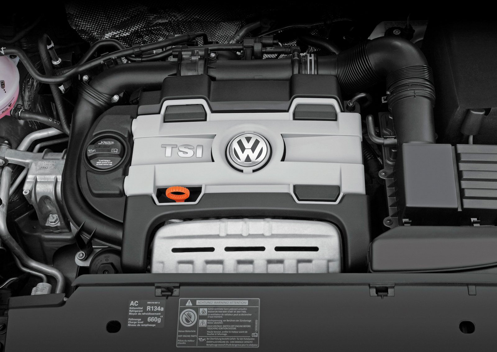 Бензиновые двигатели volkswagen. Двигатель Volkswagen Tiguan 1.4 TSI. Двигатель Volkswagen Tiguan 2.0 TSI. Тигуан 1.4 150 мотор. Мотор Фольксваген 1.4 TSI.