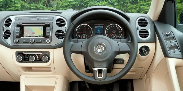 Volkswagen-Tiguan_2012_1600x1200_wallpaper_3e