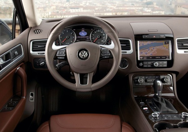 Volkswagen-Touareg_2011_1024x768_wallpaper_40