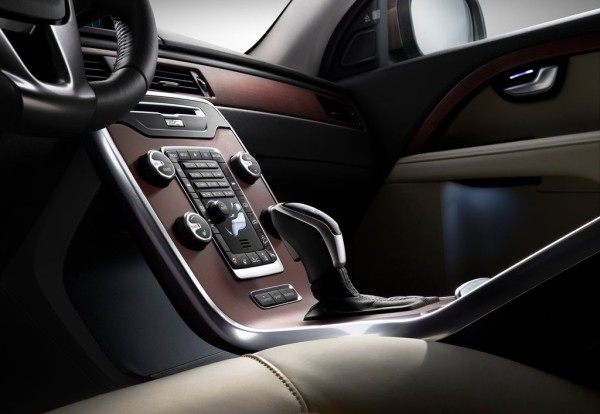 Volvo-XC70_2014_1024x768_wallpaper_25