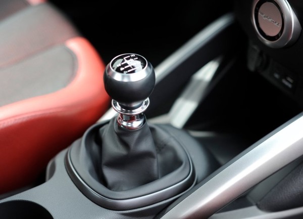 Hyundai-Veloster_Turbo_R-Spec_2014_1024x768_wallpaper_12