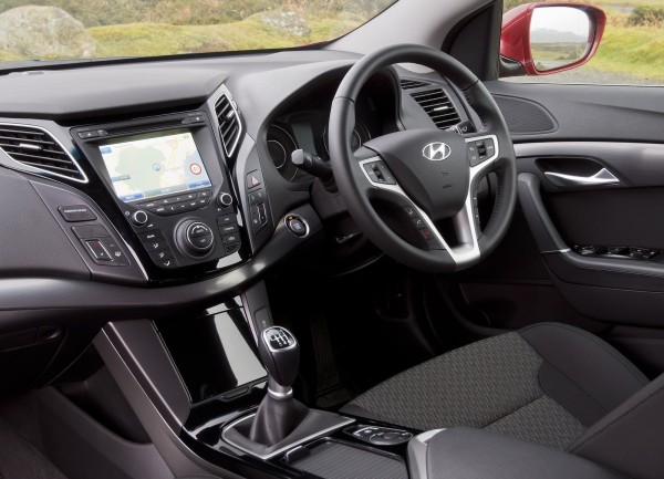 Hyundai-i40_2012_1600x1200_wallpaper_4c