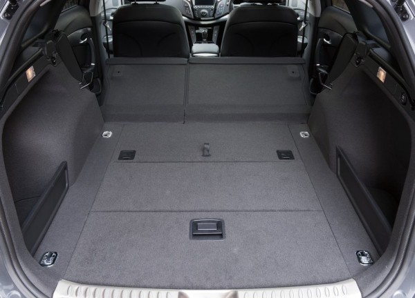 Hyundai-i40_Tourer_UK_Version_2012_1024x768_wallpaper_66