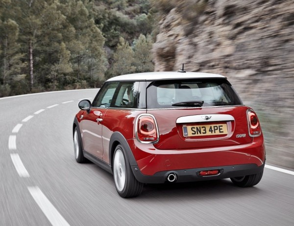 Mini-Cooper_2015_1024x768_wallpaper_3b