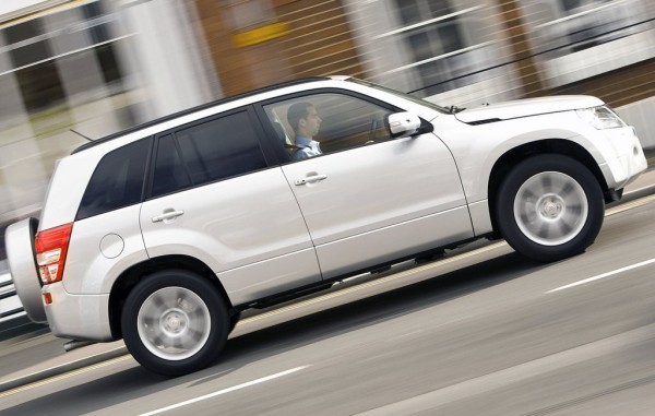 Suzuki-Grand_Vitara_2009_1024x768_wallpaper_1e
