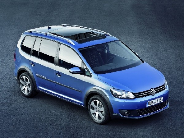 Volkswagen-CrossTouran-Front-Side-Top-View