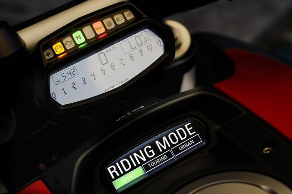 ducati-diavel-line-up12