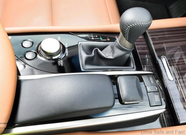 Lexus-GS_300h_2014_1024x768_wallpaper_31