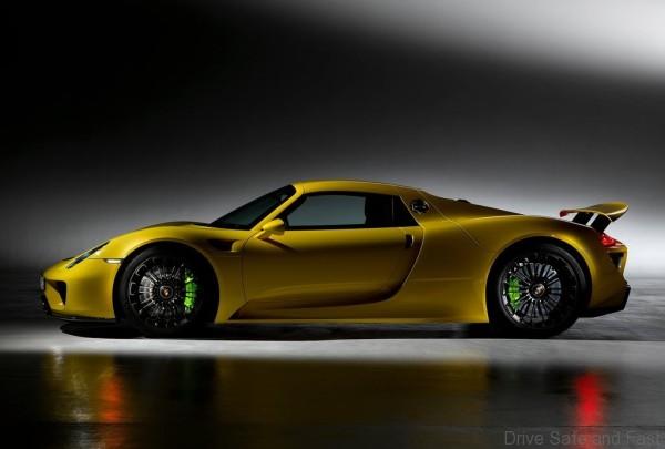 Porsche-918_Spyder_2015_1024x768_wallpaper_09