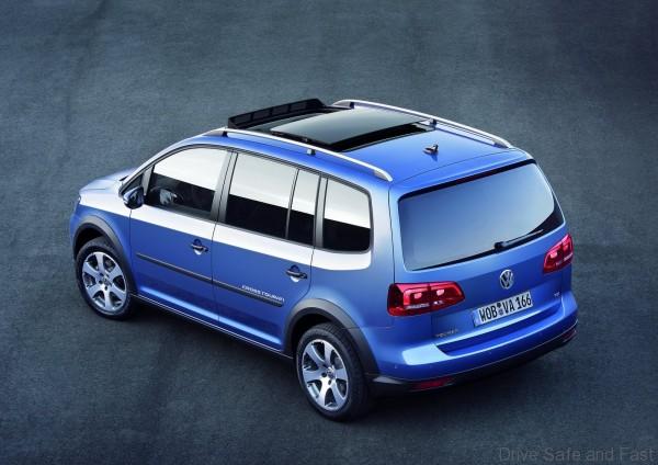 Volkswagen-CrossTouran_2011_1600x1200_wallpaper_08