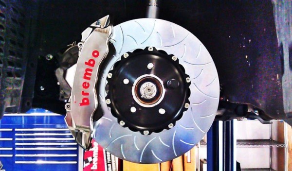Brembo-GT-R-big-brake-kit-for-Evo-X