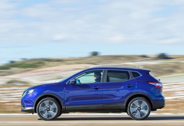 Nissan-Qashqai_2014_800x600_wallpaper_41