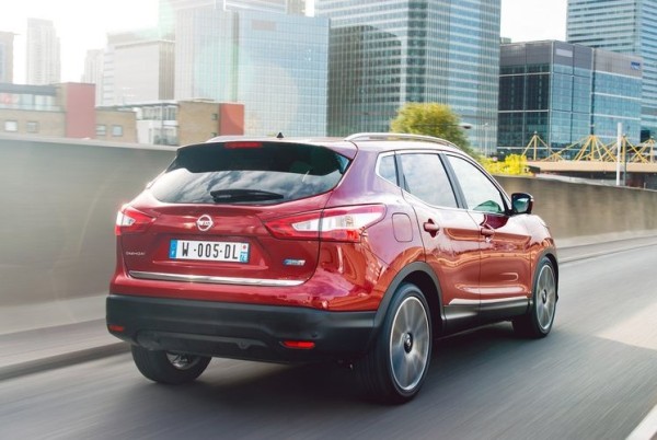 Nissan-Qashqai_2014_800x600_wallpaper_55