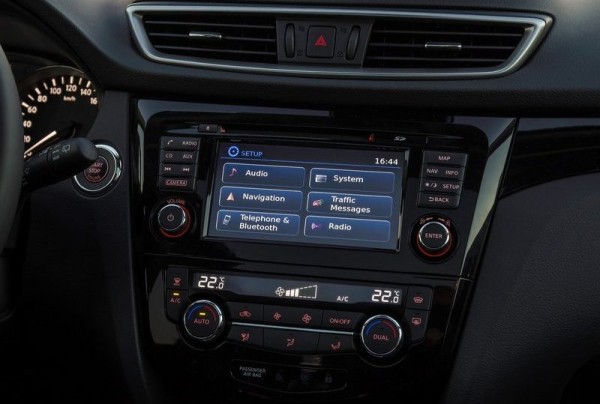 Nissan-Qashqai_2014_800x600_wallpaper_7f