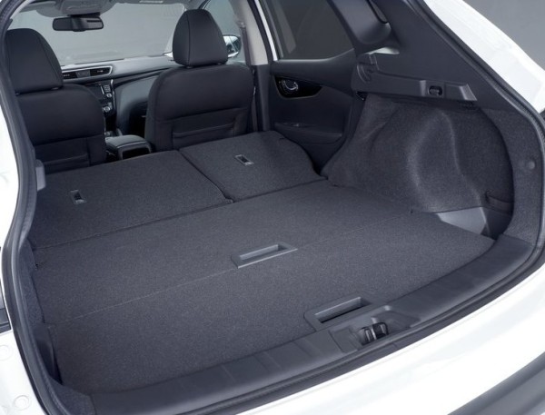 Nissan-Qashqai_2014_800x600_wallpaper_82