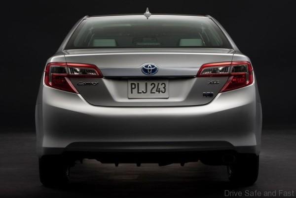 Toyota-Camry_Hybrid_2012_800x600_wallpaper_16
