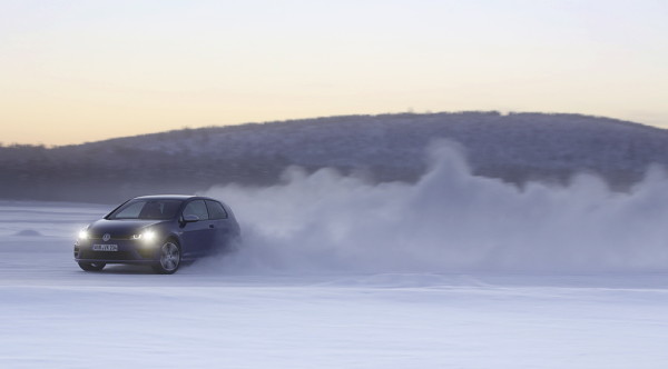 VW_Golf_R_Icedrive_015