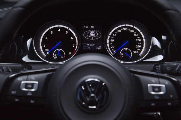 VW_Golf_R_Icedrive_106