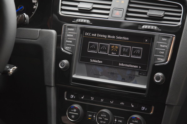 VW_Golf_R_Icedrive_108