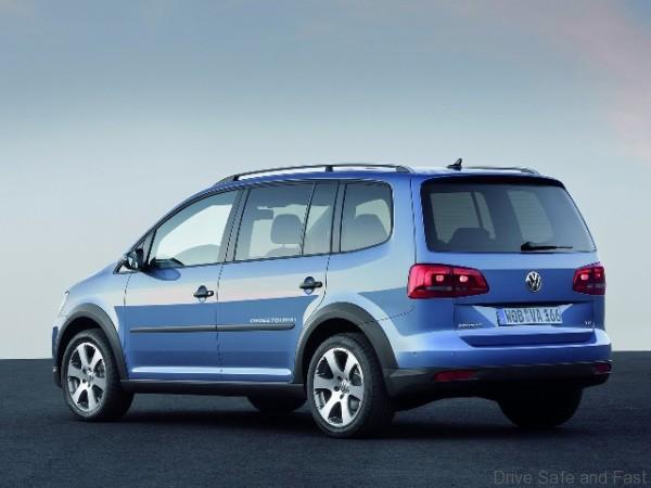 Volkswagen-CrossTouran-Rear-Side-View