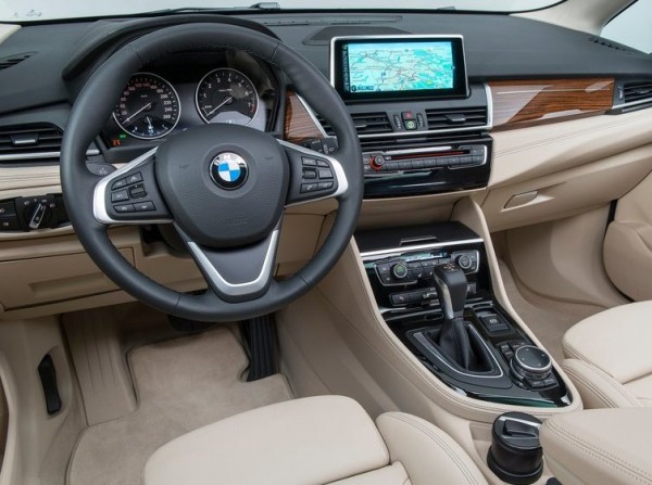 BMW-2-Series_Active_Tourer_2015_800x600_wallpaper_20