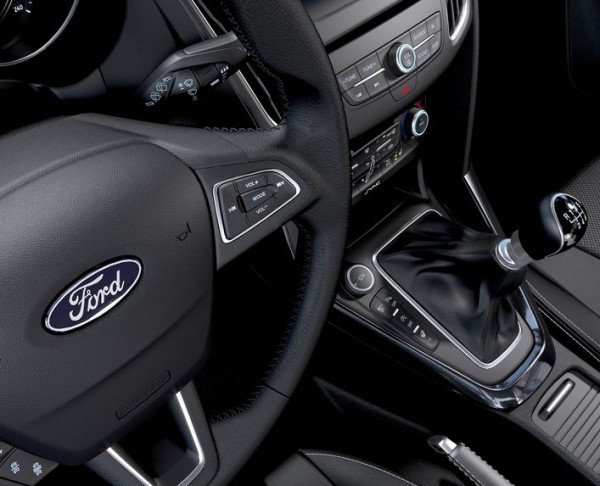 Ford-Focus_2015_800x600_wallpaper_1a