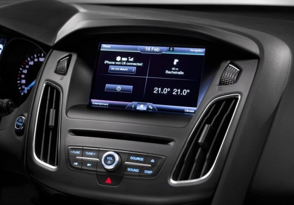 Ford-Focus_2015_800x600_wallpaper_2b