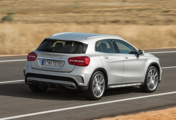 Mercedes-Benz-GLA45_AMG_2015_800x600_wallpaper_12