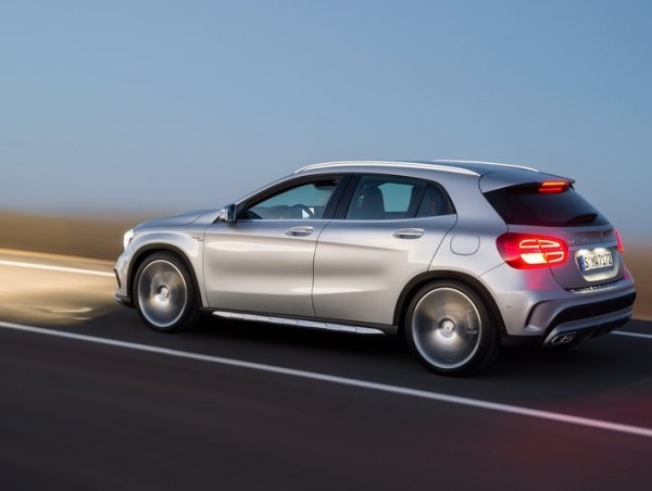 Mercedes-Benz-GLA45_AMG_2015_800x600_wallpaper_15